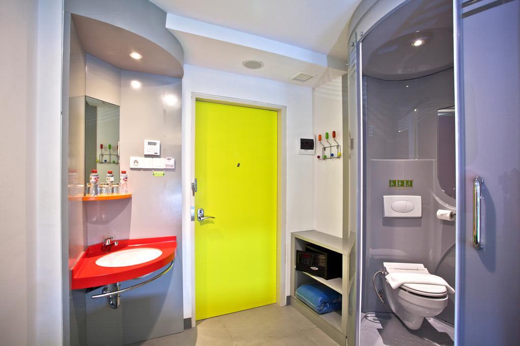 Pop! Hotel Gubeng Surabaya Oda fotoğraf